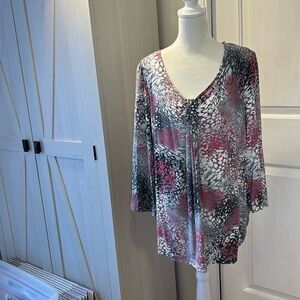 Chico’s Grey Pink Animal Motif Long Sleeve Tee Sz 3 (XL)